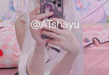 举个例子：AT鲨的制服配无圣光，居然能聊出美图的火花。