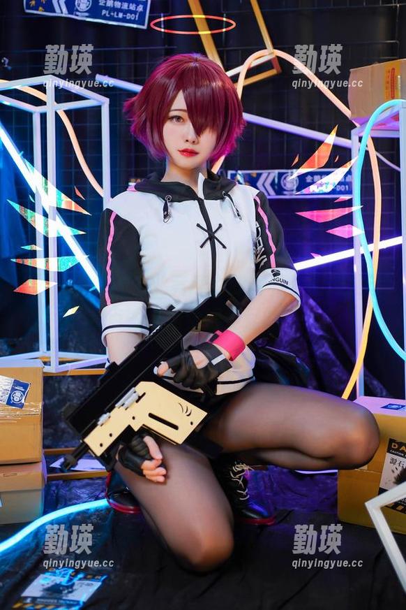 Arty亚缇的企业竞速女郎写真，图册是该点赞还是觉得怪怪的？