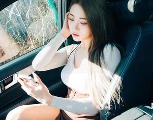 Bomi(普美)的写真，LOOZY就像一场不讲道理的视觉表演。