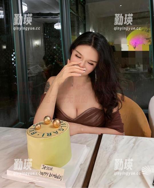 微密圈 - 诶，快看Jessie婕西的红裙，原图私拍给了我无数的“停顿”时刻～