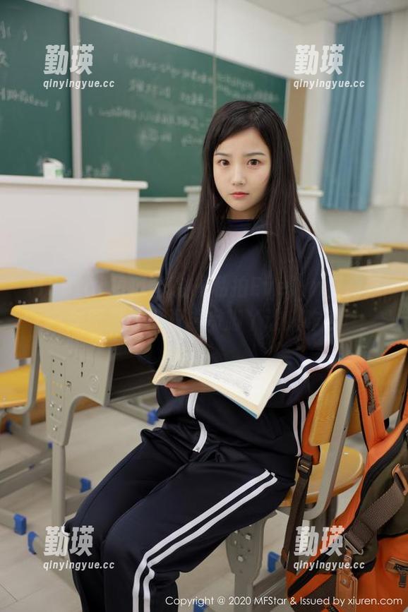 MFStar模范学院 - 私拍Evelyn艾莉，美图里的那双粉嫩脚丫让人咋舌