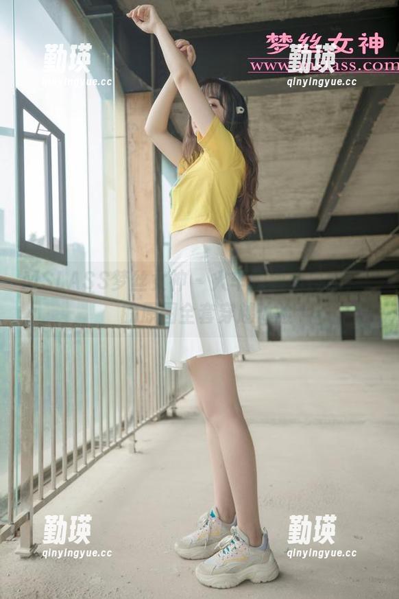 MSLASS梦丝女神 - 火车跑到超自然，玥玥的原图全套穿越体验