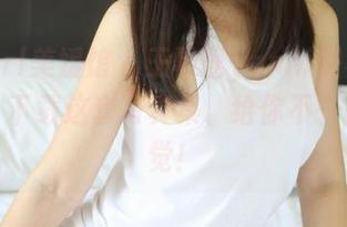 MyGirl美媛馆 – 王馨瑶yanni提着旗袍逛街，下载这套写真集，给你不一样的感觉！