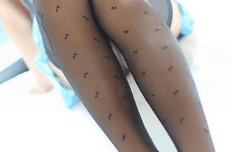 制服照片里透露出的些许叛逆，ROSI你是想挑战我的审美底线吗？