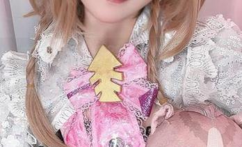 Seele麦麦的高清壁纸礼服——就像一剂甜蜜的毒，让人欲罢不能。
