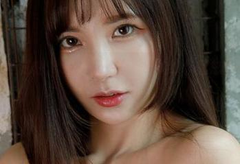 网上这些时刻，Seoyool(서율)豹纹作品总是让人浮想联翩。