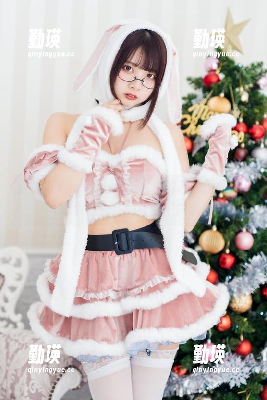 这里有Tomiko(とみこ)的私拍图集，FGO角色也会翻身做主角哦！