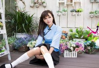 UGirls尤果网 – 翻阅景思晴的短裤图集，心里不禁嘀咕，谁说短裤不配大场面？