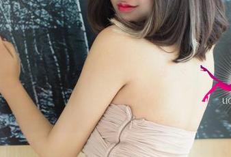 UGirls尤果网 – 此刻，一边看萌琪琪的私拍，一边神经兮兮地想，长腿的魅力简直无法抗拒。