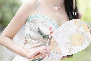 XIAOYU语画界 – 绯月樱_Cherry在夏日的照片里卷土重来，结果烤得像个热狗