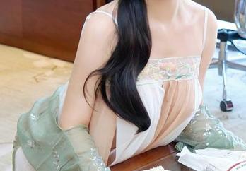Xiuren秀人网 – Carol周妍希的写真集——温柔只是一种包装吗？分享我的小观察
