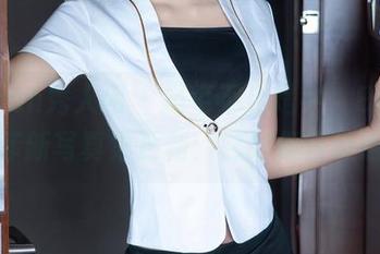 Xiuren秀人网 – 奶牛不止是牛，Emily尹菲新写真集更新：它好像在说话？