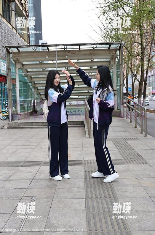 Xiuren秀人网 - 一条牛仔裤的叛逆，e宝小野猫写真全集，看她怎么演绎“绝不平凡”！