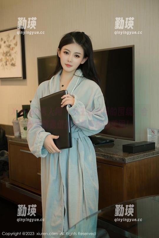 Xiuren秀人网 - 女王余心曼的围绕，合辑里都是值得反复咂摸的美图！