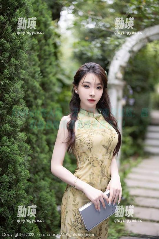 Xiuren秀人网 - 无敌花嫁南初妹妹：唇红齿白的高清美图来撩你了！