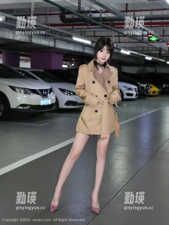 Xiuren秀人网 - 免费拿奈奈Fox的连衣裙作品-帮我问问她搭不搭！