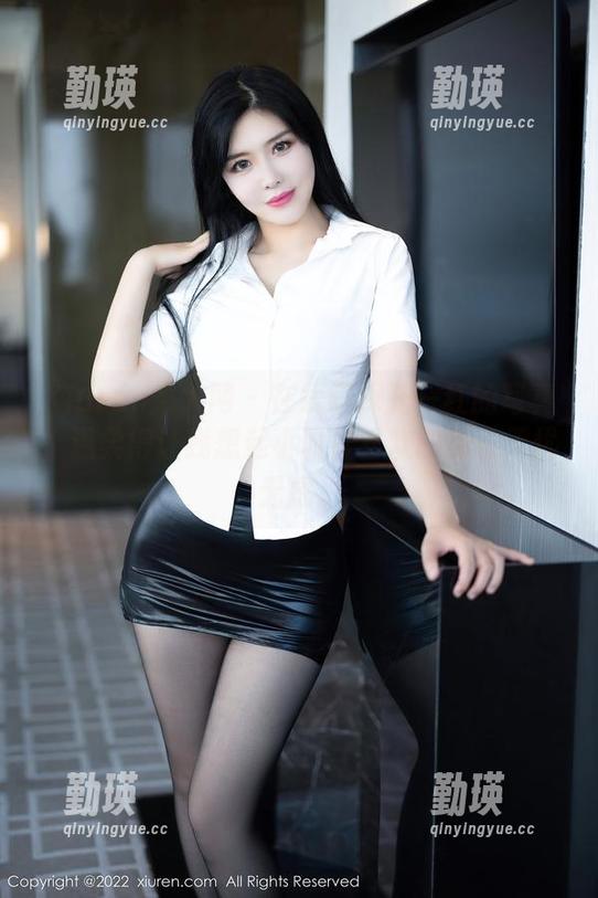 Xiuren秀人网 - 在线窥探孔一红的写真，温柔得让我想起小时候喜欢的那种无忧无虑。