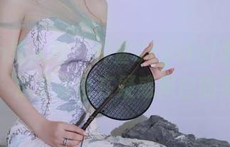 Xiuren秀人网 – 梓萱Crystal黑白合集在线，你是否也在疑惑黑白的灵魂？