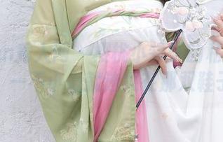 Xiuren秀人网 – 樱桃小犊子的私房短裙美图，一不小心就迷失在那双鞋子上。