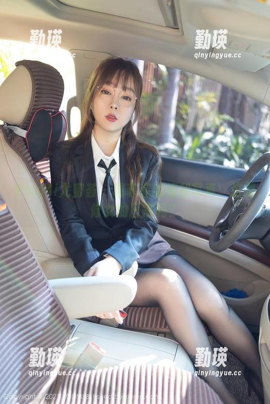 YouMi尤蜜荟 - 穆菲菲的福利写真：这是修女的日常吗？