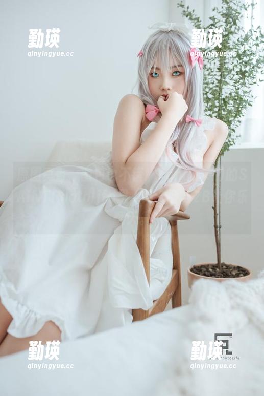 原图真香，图包也不错！Yuna(윤아)的SAINTPhotolife里，阿卡丽与2B让你乐翻天。