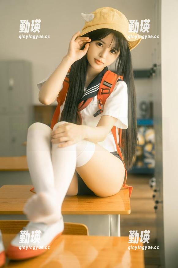 rua阮阮的私拍连体衣：有点小羞恼，但又好想看
