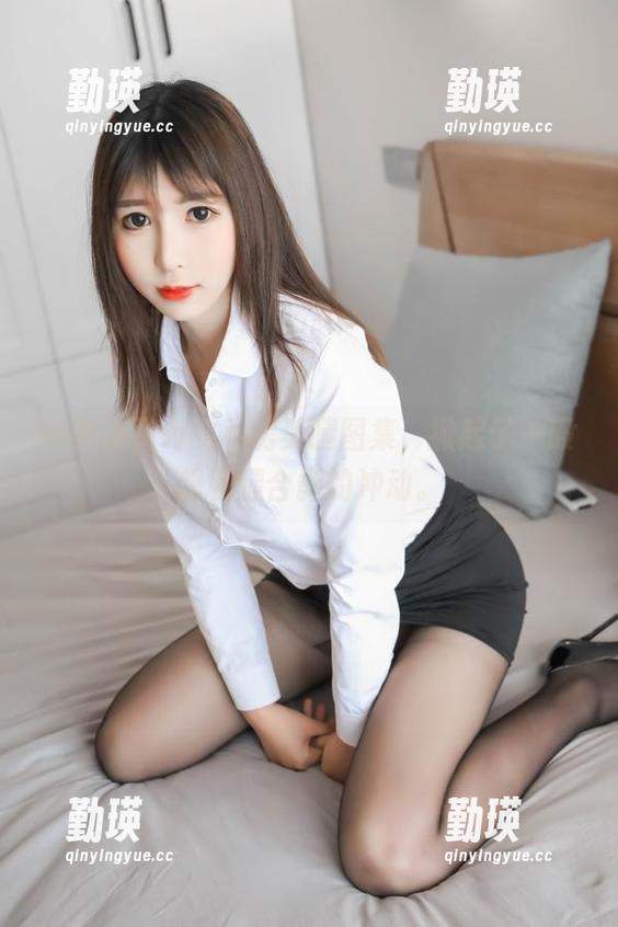 w黑米粥w的私房美腿图集，掀起了一股想和腿合影的冲动。