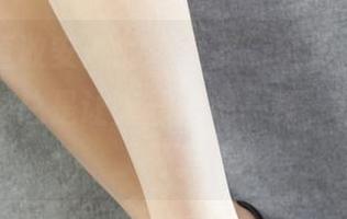 丽柜 – 查收安娜的“女友”全集，略带荒谬的视角总是让人想揍她一顿，但又绕不开。