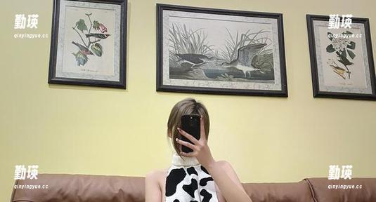 微密圈 - 最新写真：乙醇子红衣紧身吊带丝，真心想问：究竟什么样的内涵可以配得上这样的外衣？