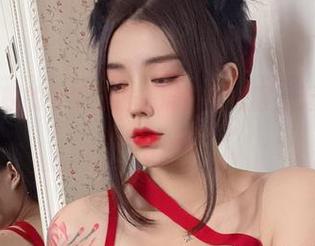 无圣光照耀的今汐与琳琅满目的礼服，无聊又令人眼前一亮！