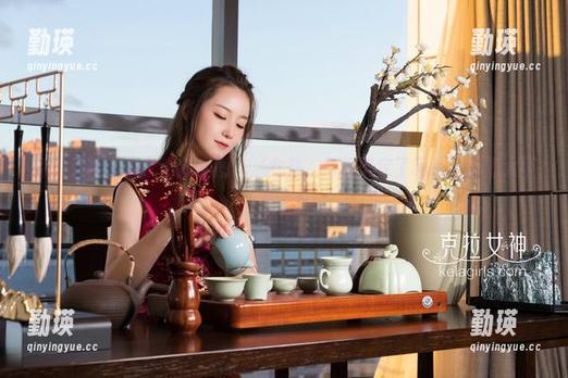 克拉女神 - 悦宁出新美图，‘女孩’身份确定了吗？这姿态太可爱了！