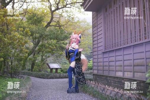 看着千寻大人的和服作品，心里默默许愿也能多一点福利