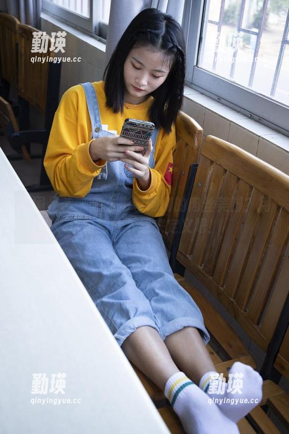 南国足艺 - 怎么形容柳柳的肉丝美脚？用这张图片下载来定义吧！