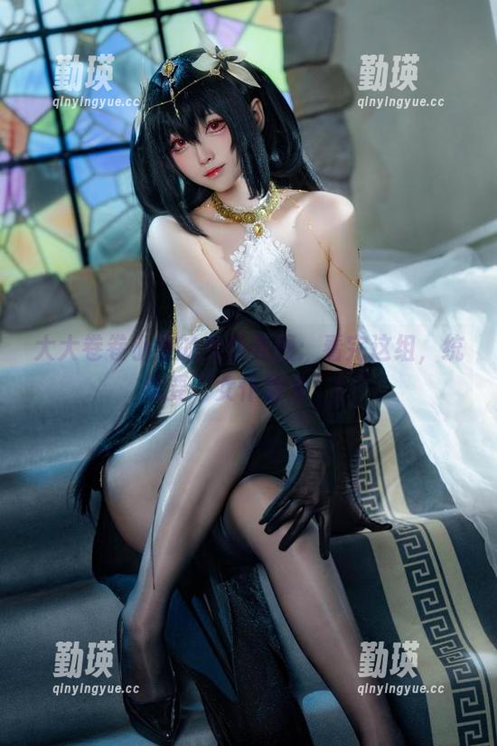 大大卷卷小卷的女仆美图：看完这组，统统要“女仆服务”！