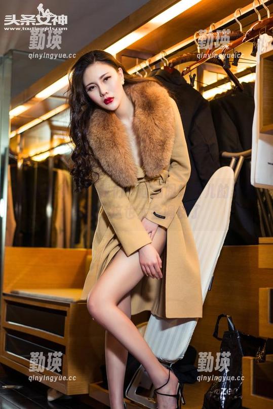 头条女神-幻雪儿 头条女神 - 让我们一起翻阅幻雪儿的圣诞图册,这也太会调皮了
