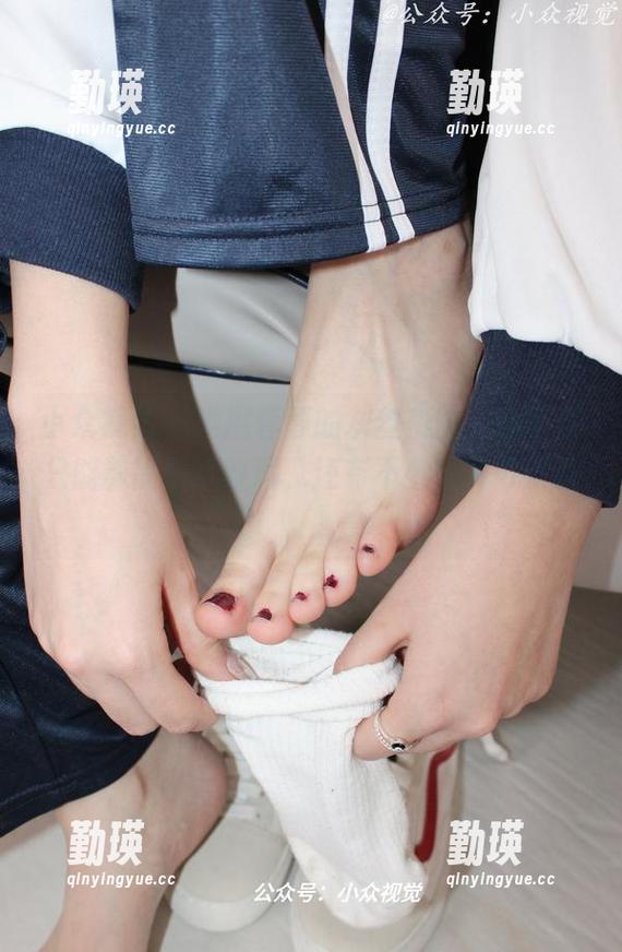 小众视觉 - 发掘蓉蓉的灰丝美图，你不仅只能静静壁纸收藏，还有不少段子可以说！