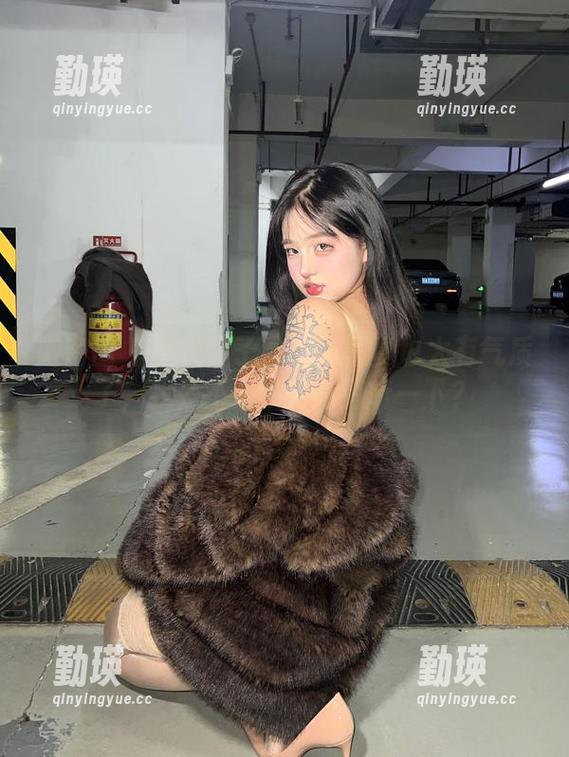 微密圈 - 小优优子学姐的写真也太有气质了，我是不是该报名旁听一下？
