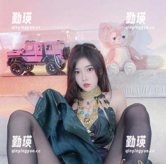 小小奶瓶儿的女友来了，最新作品，资源不算多，不过可以瞧瞧。