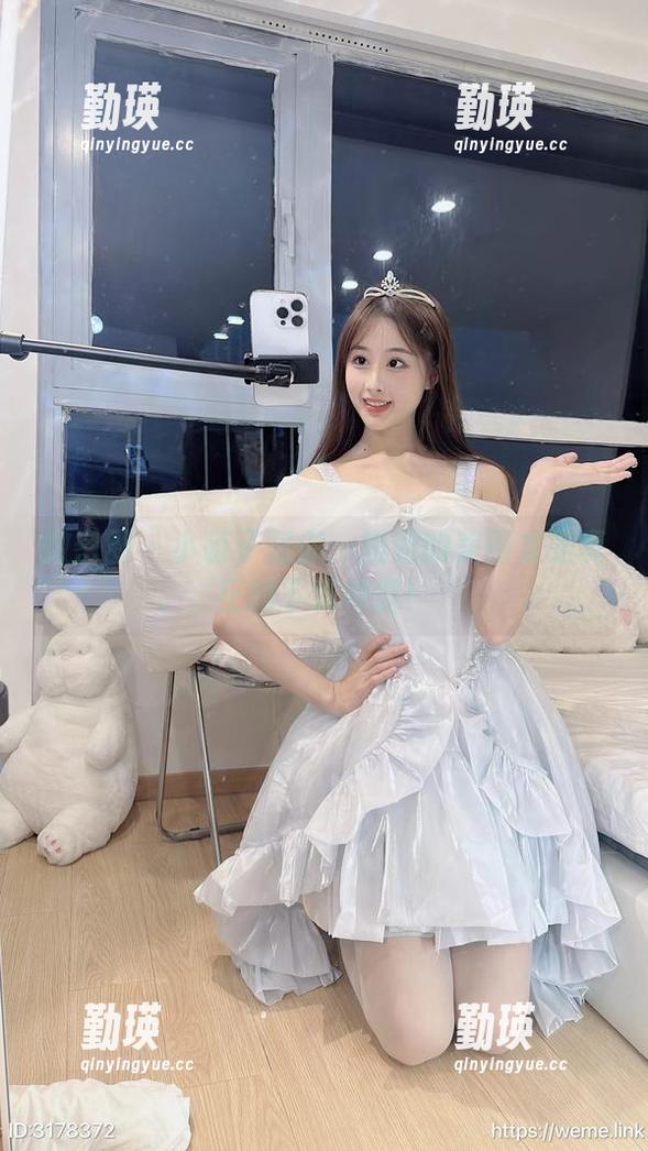 微密圈 - 小萌子怼你：姐姐的美图才是真正的下载神器！