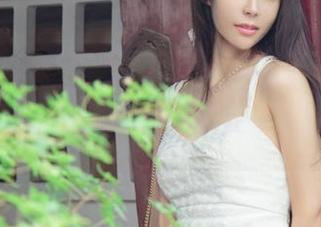尤果网 – 别在那边犹豫，李凌子的全套比基尼图，配上随意的眼神必定火花四溅！