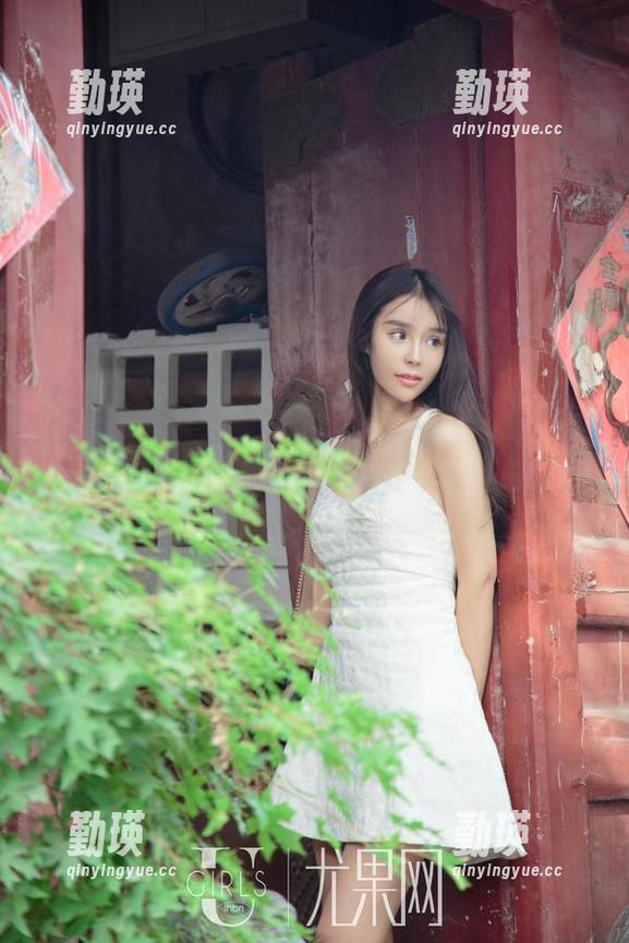尤果网 - 别在那边犹豫，李凌子的全套比基尼图，配上随意的眼神必定火花四溅！