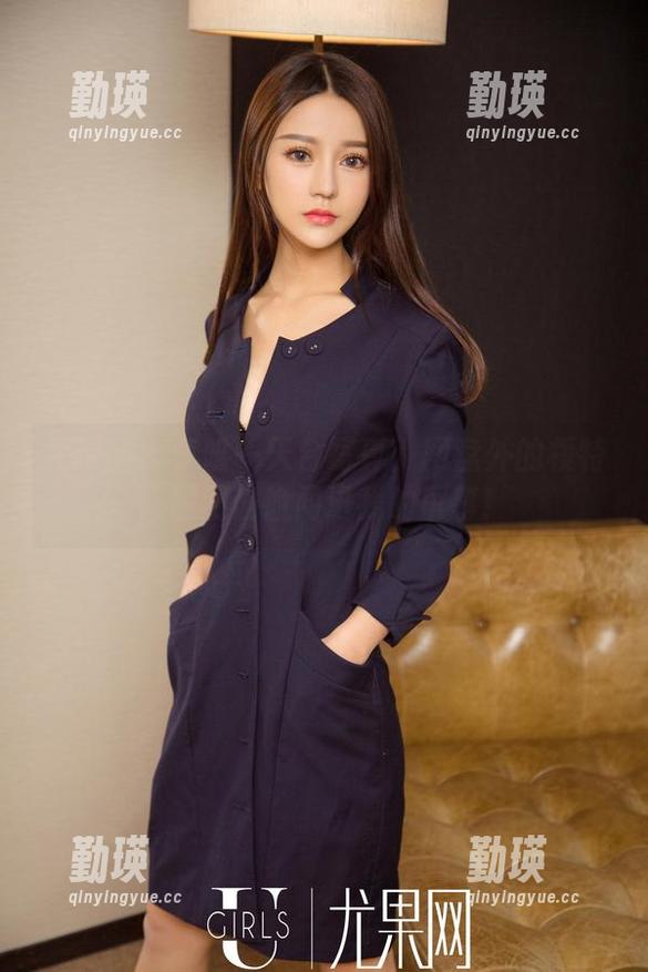 尤果网 - 李唯一天台写真：网盘外的模特，居然偷偷闯进我的屏幕！