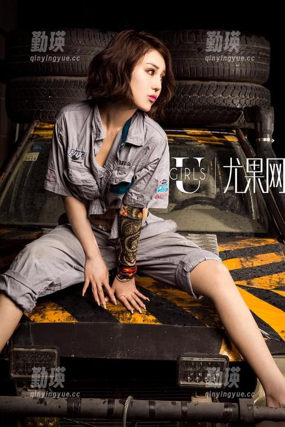 尤果网 - 辣眼睛还是超级可爱？王瑞儿的JK私拍图包带来的纠结！