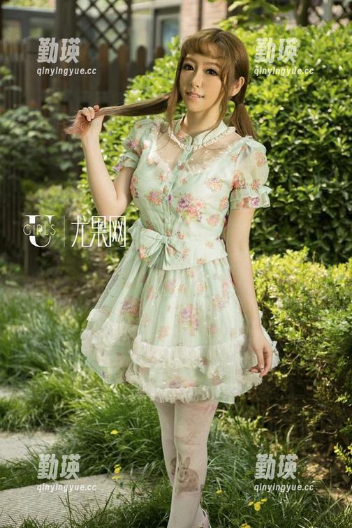 尤果网 - 女生的泳衣焦虑？看看研依最新写真集，或许会松口气！