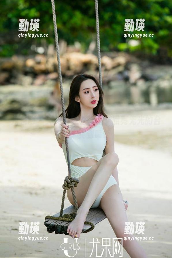 尤果网 - 笑笑的黑色套图，照亮无光的台子，笑到喷饭