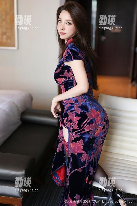 尤蜜荟 - 原图真的能这么拍，Carol周妍希的内衣是不是有点过于撩人？