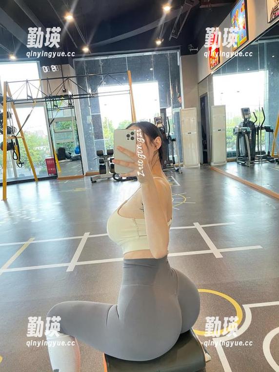 微密圈 - 姐姐的写真合集：左公子666眼中的俏皮印象