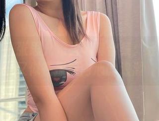 微密圈 – 张思允短裙写真合集：轻飘飘却又似在撩拨内心的浪潮