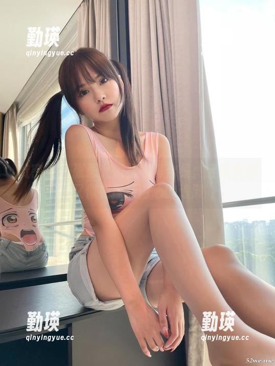 微密圈 - 张思允短裙写真合集：轻飘飘却又似在撩拨内心的浪潮