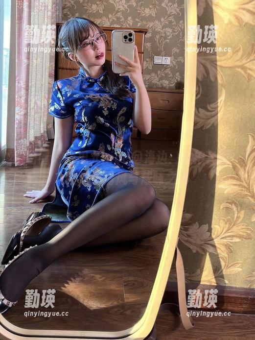 微密圈 - 张思允nice@海边：私拍套图，漫游于清风与咸味之间